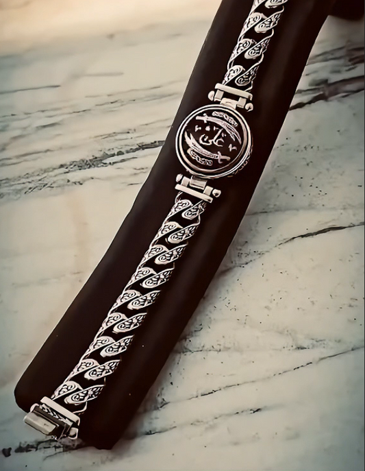 Spinning Mola's Name Bracelet